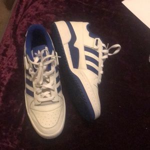 They are some blue and white adidas and there size 10